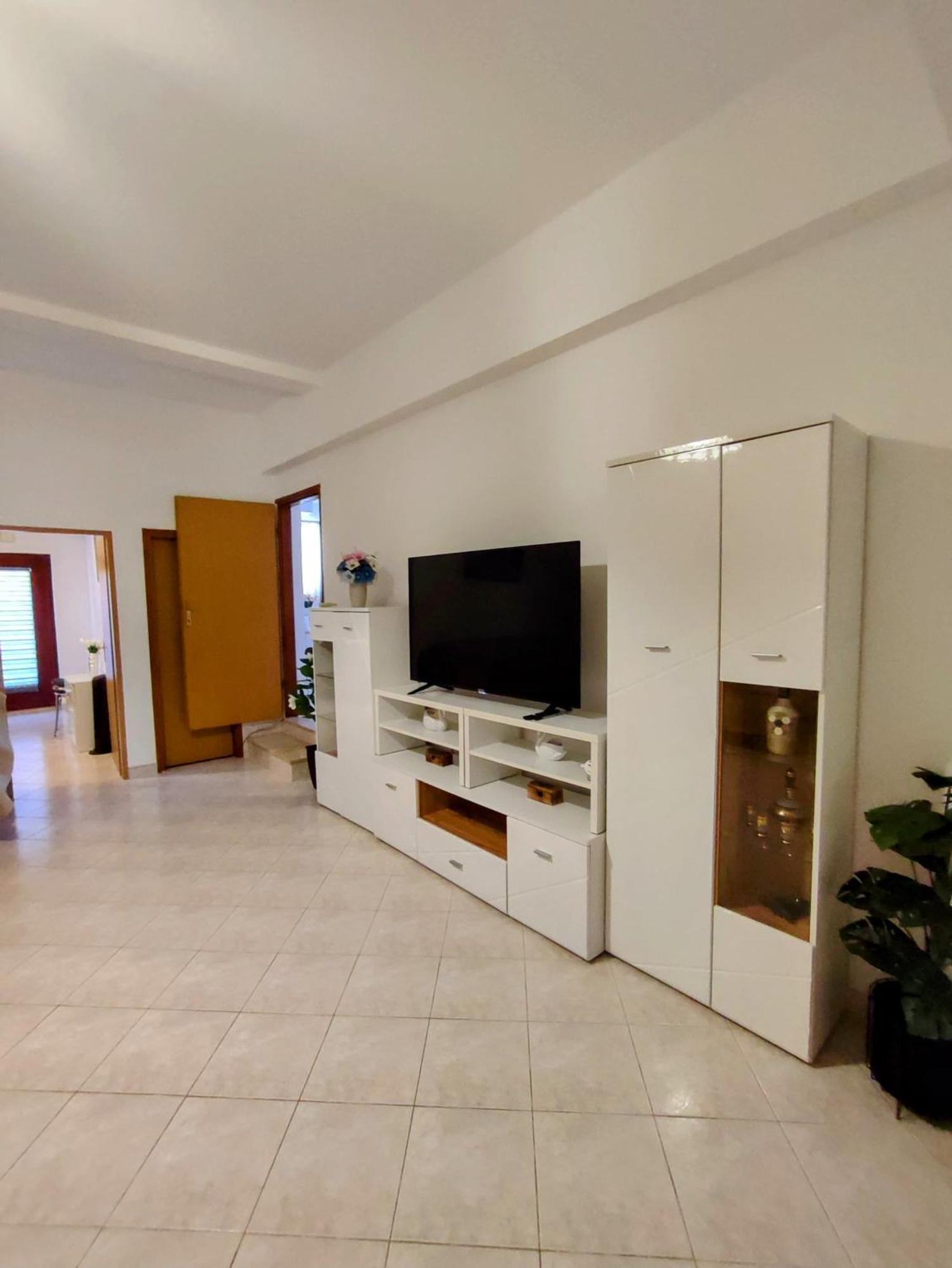 Apartman Mirela โรวีน ภายนอก รูปภาพ
